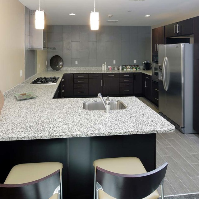 Metro at Wilmington Station - Fully Equipped Kitchen