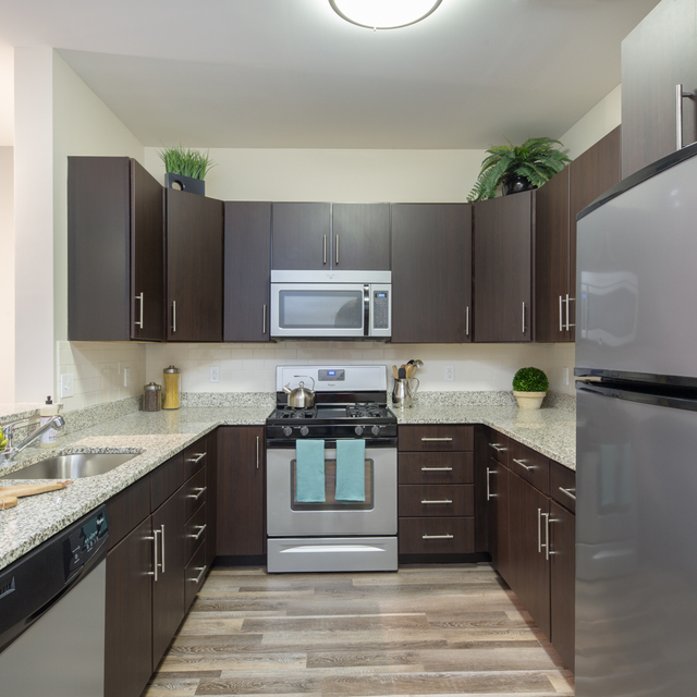 Metro at Wilmington Station - Fully Equipped Kitchen