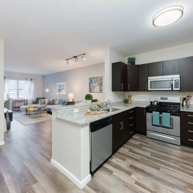 Metro at Wilmington Station - Fully Equipped Kitchen