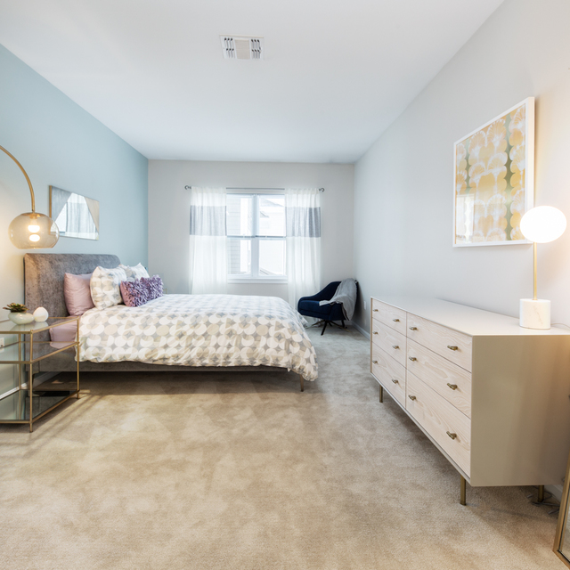 Metro at Wilmington Station - Classy Bedroom with comfortable Bed
