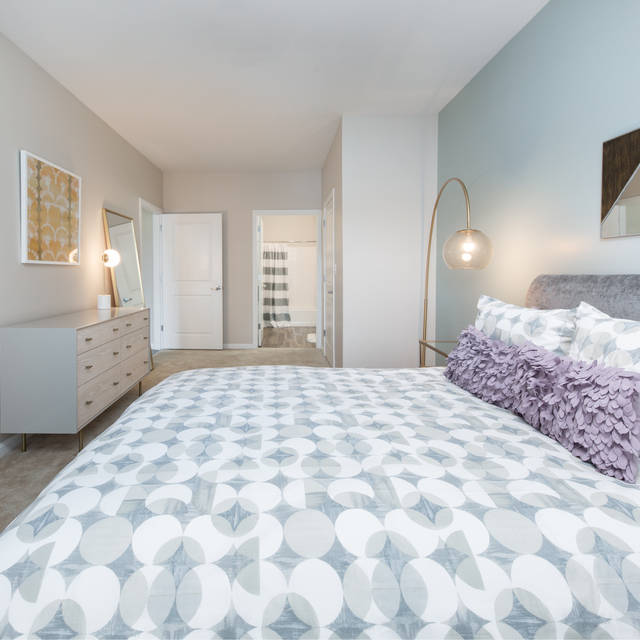 Metro at Wilmington Station - Classy Bedroom with comfortable Bed